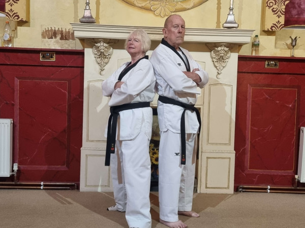 star-martial-arts-taekwondo-students-adults-001