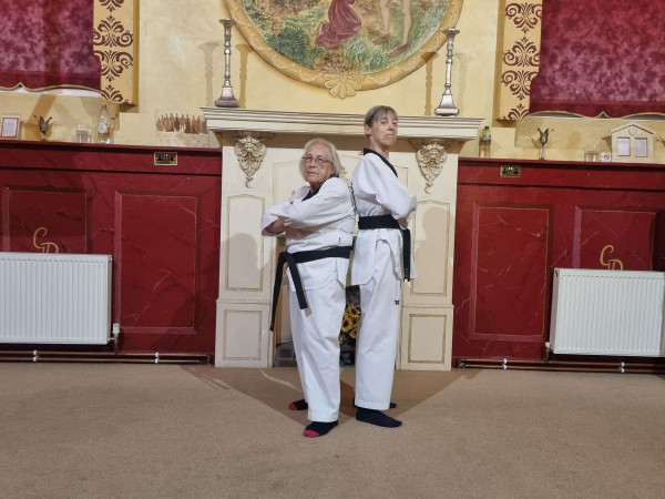 star-martial-arts-taekwondo-students-adults-002