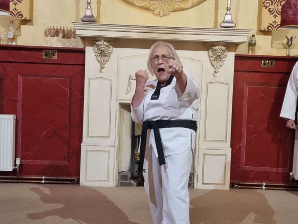 star-martial-arts-taekwondo-students-adults-005